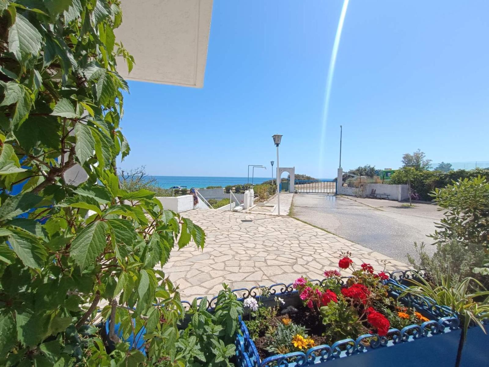 Right Across The Sea Villa Nea Kallikrateia ภายนอก รูปภาพ