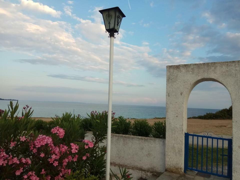 Right Across The Sea Villa Nea Kallikrateia ภายนอก รูปภาพ